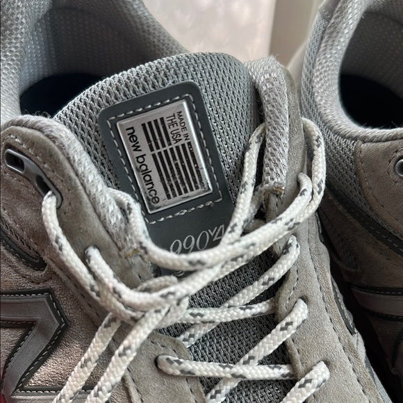 New Balance 990-4 Gray Sneakers with Chunky Design and Cushioned Midsole - Picture 2 of 7